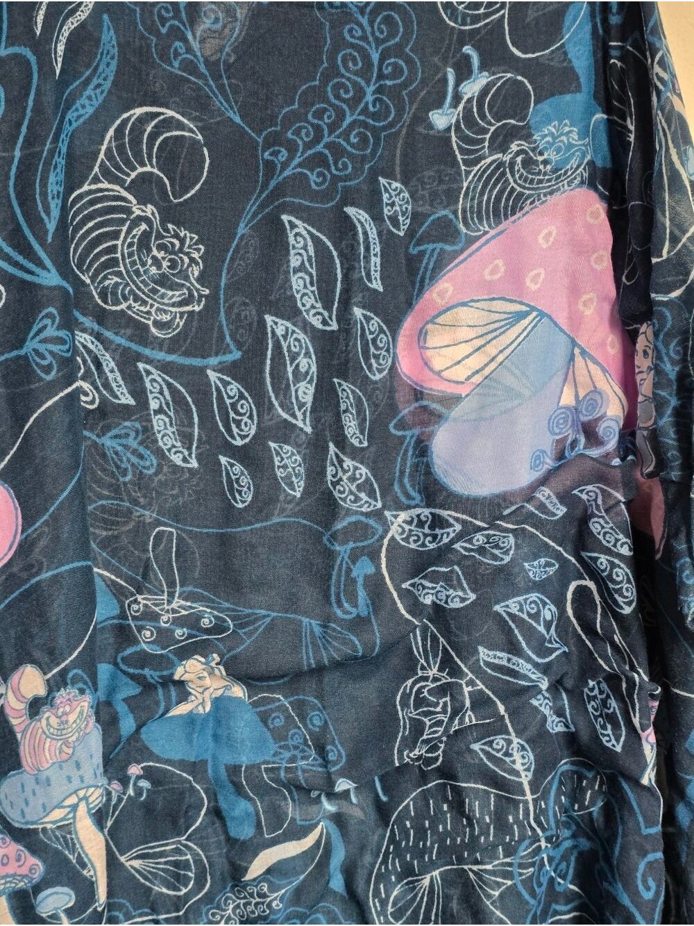 Disney Loungefly Alice In Wonderland Cheshire Cat Oversized Scarf Wrap Rare - Picture 7 of 8